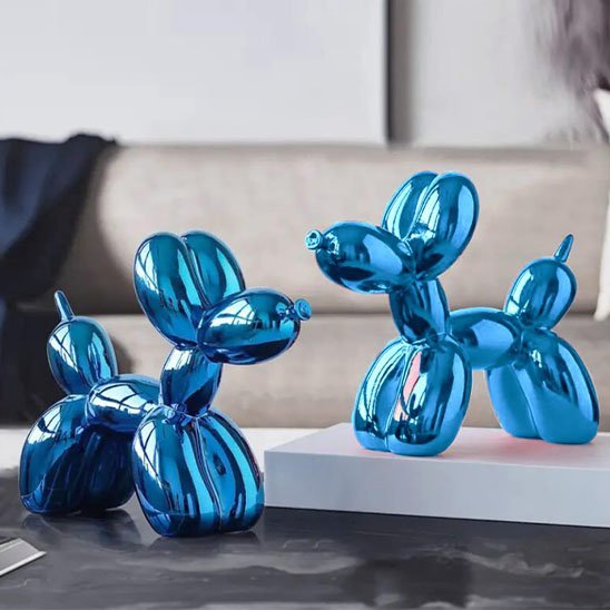 deux sculpture forme ballon bleu