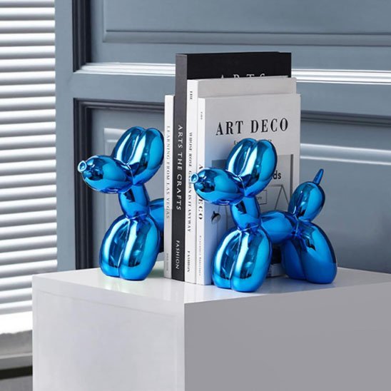 deux sculpture forme ballon livre