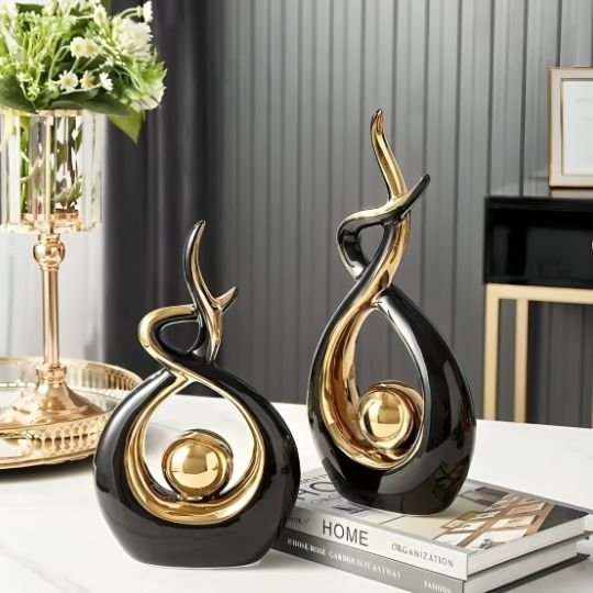 deux sculptures comme note noir