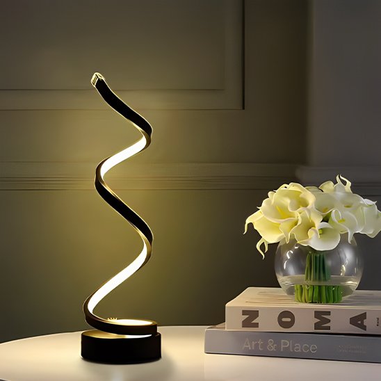 Lampe de table avec des fleurs à coté