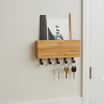Porte clé mural avec trois clé accroché
