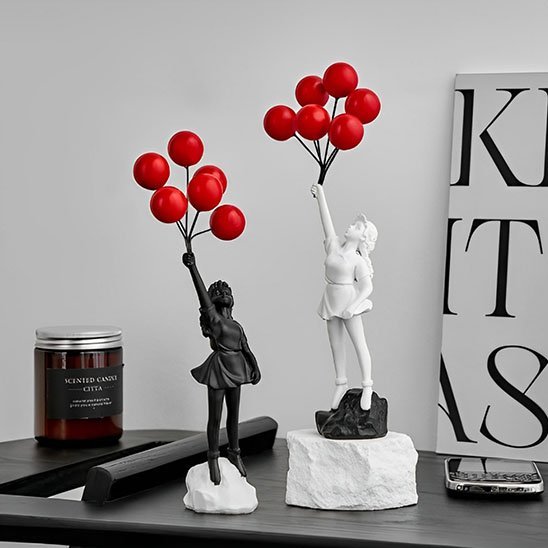 sculpture deux fillette noir blanc ballon rouge